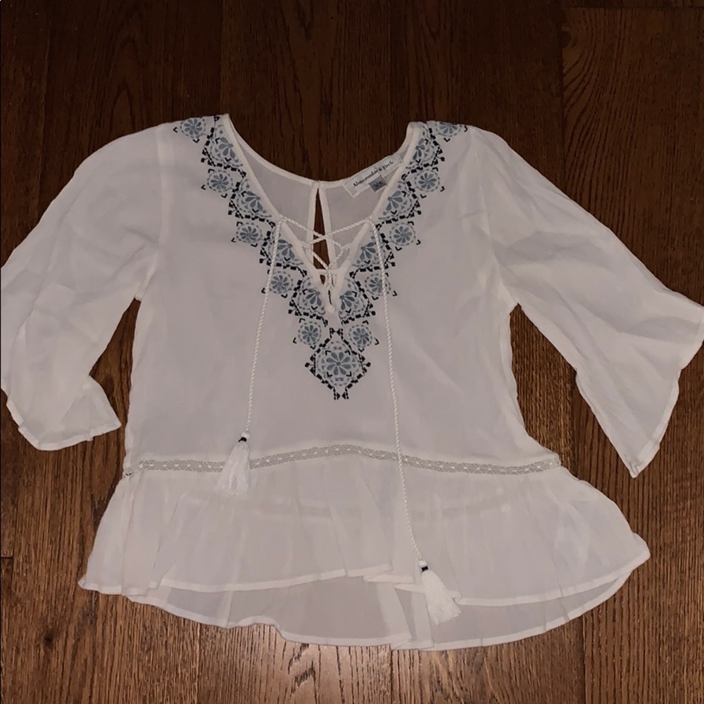 ABERCROMBIE AND FITCH WHITE BLOUSE